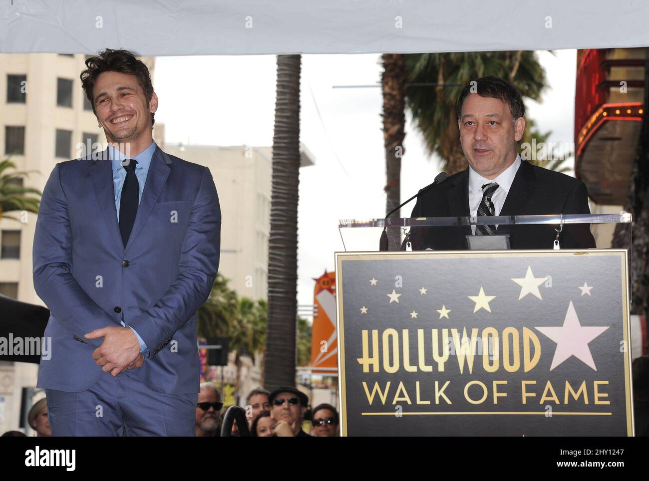 James Franco e Sam Raimi hanno partecipato alla star di James Franco alla cerimonia Hollywood Walk of Fame, a Los Angeles, California. Foto Stock