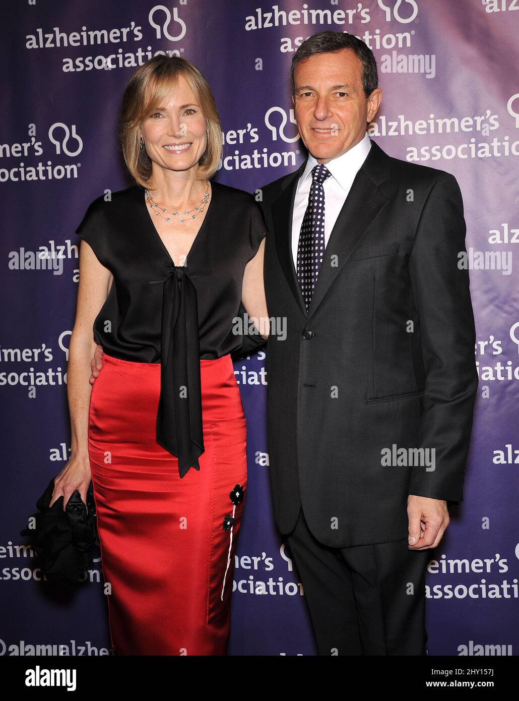 Robert Iger & Willow Bay partecipa all'annuale 'A Night at Sardi's' 21st che beneficia dell'Alzheimer's Association all'Hilton Hotel a Los Angeles, USA. Foto Stock