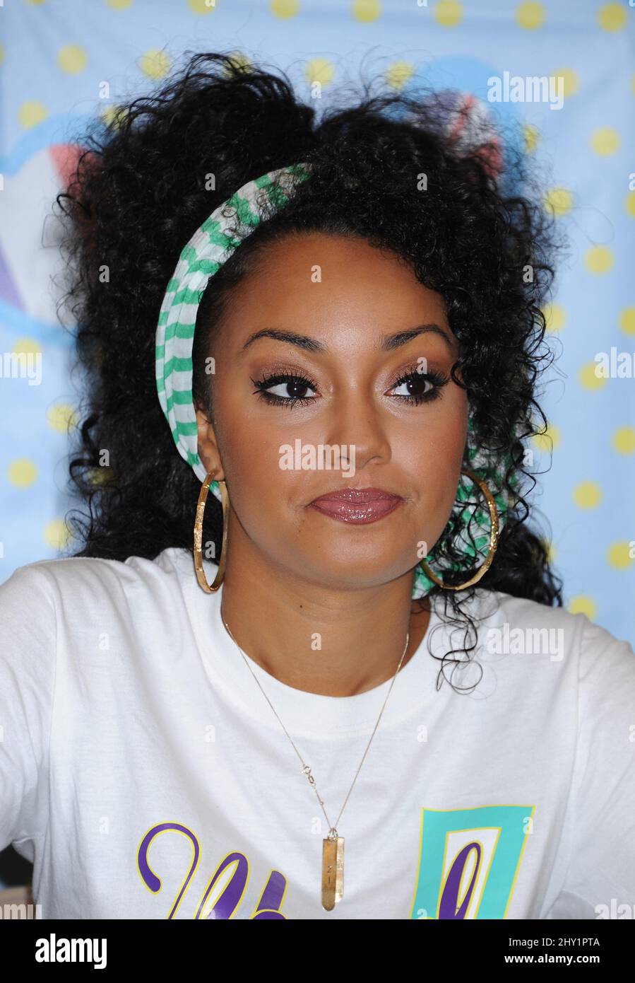 Leigh-Anne Pinnock di Little Mix al CD Little Mix 'DNA' che firma al Barnes & Noble al Grove di Los Angeles, USA. Foto Stock