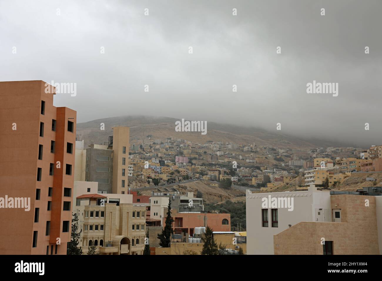 Paesaggio cittadino di Wadi Musa in Giordania Foto Stock