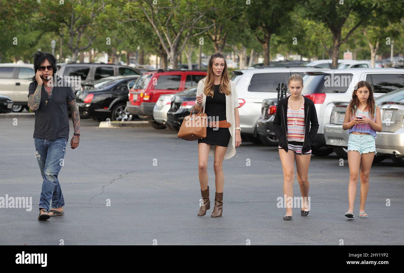 Nikki Sixx e i suoi figli, Storm Brieanne Sixx, Decker Nilsson Sixx, e Frankie-Jean Sixx, visti e circa a Malibu, California. Foto Stock