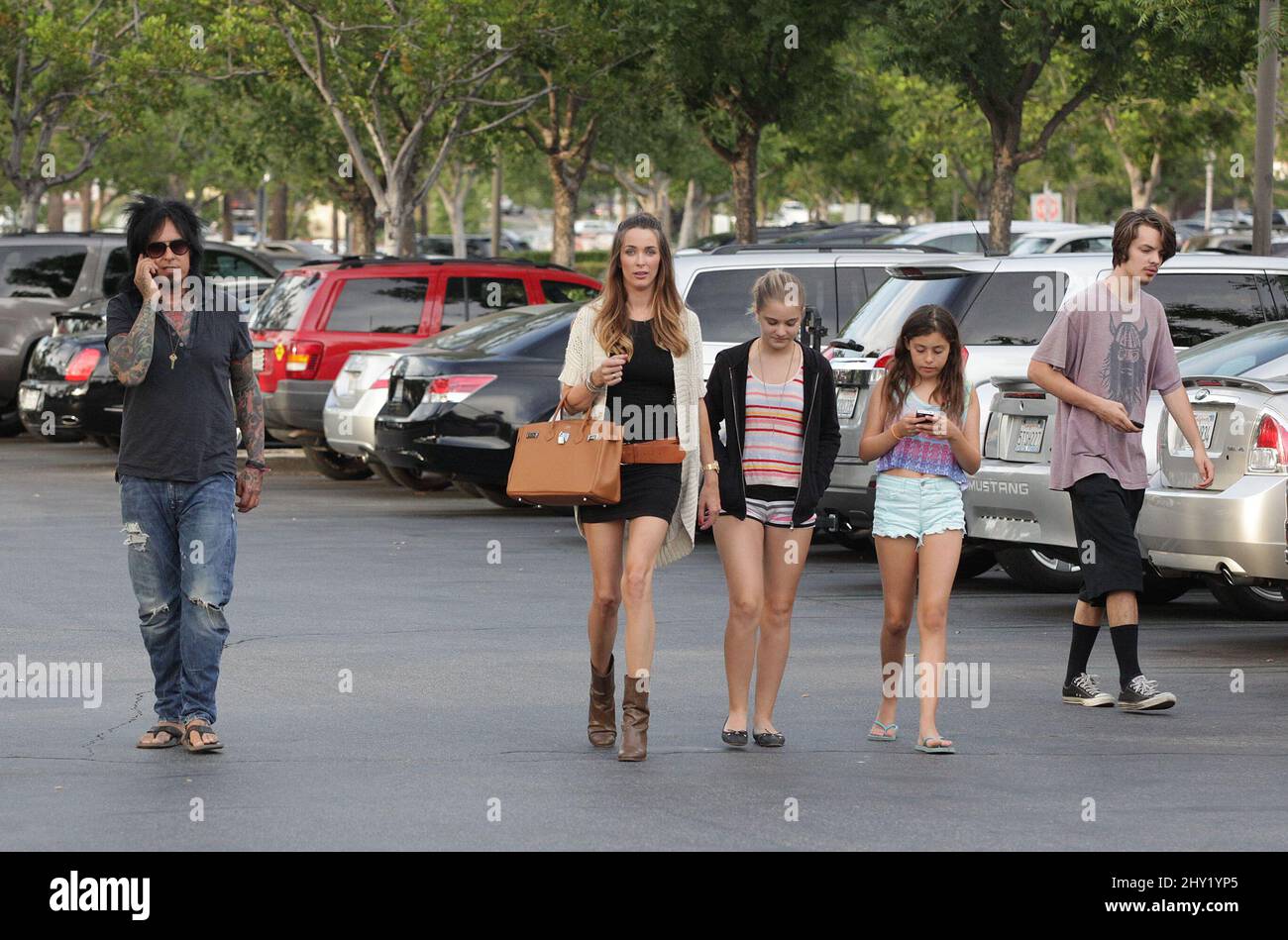 Nikki Sixx e i suoi figli, Storm Brieanne Sixx, Decker Nilsson Sixx, Frankie-Jean Sixx, e Gunner Nicholas Sixx, visti e circa a Malibu, California. Foto Stock