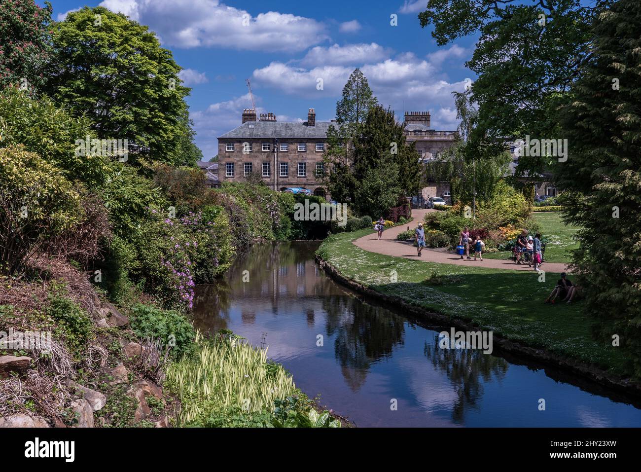 Vista panoramica dei Pavilion Gardens a Buxton, Inghilterra Foto Stock