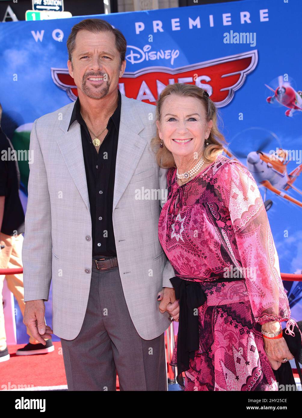 Maxwell Caulfield & Juliet Mills partecipa al 'Planes' World Premiere al Teatro El Capitan di Hollywood Foto Stock