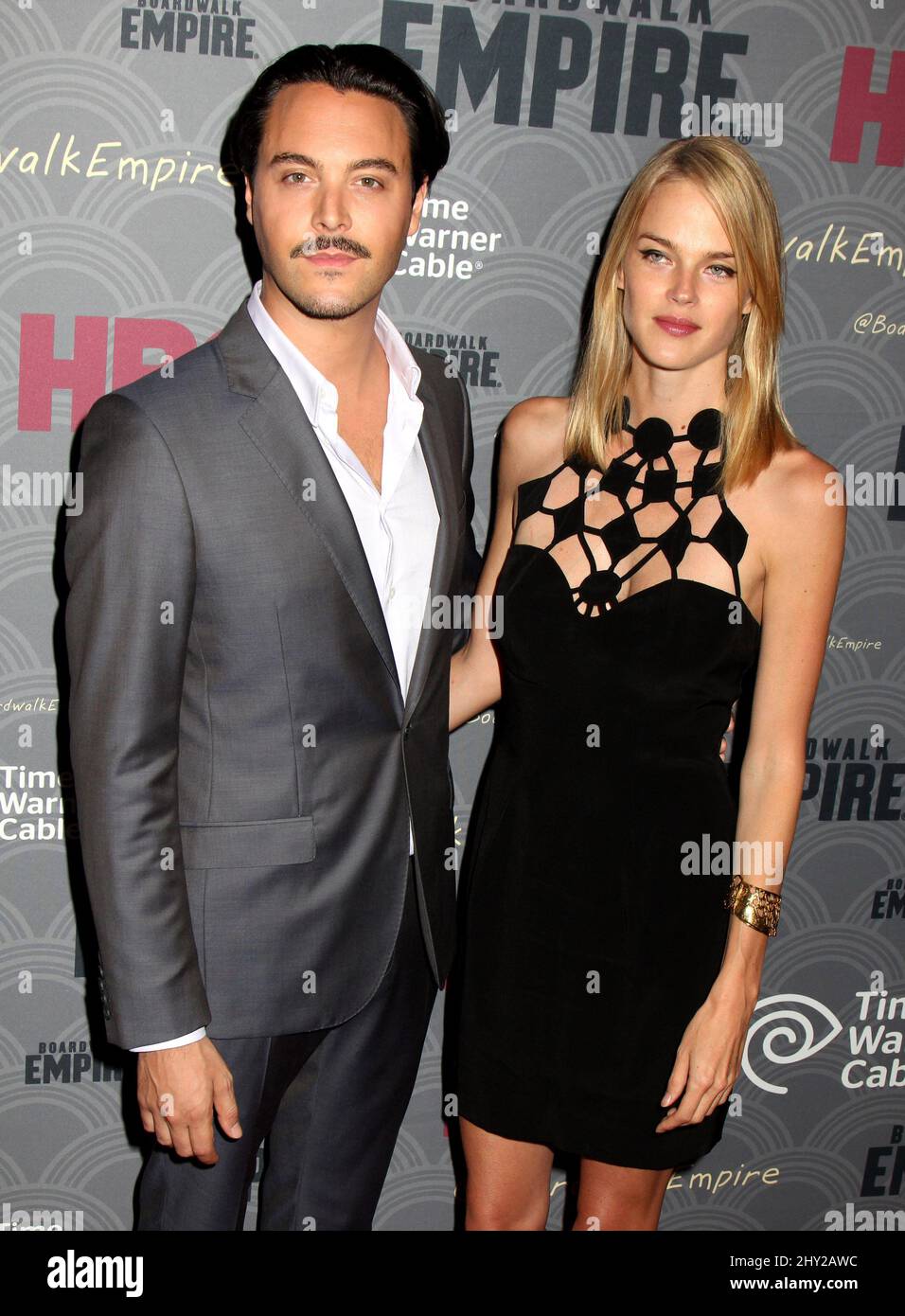 Jack Huston e Shannan Click partecipano alla prima della quarta stagione dell'Impero Boardwalk al Teatro Ziegfeld di New York. Foto Stock