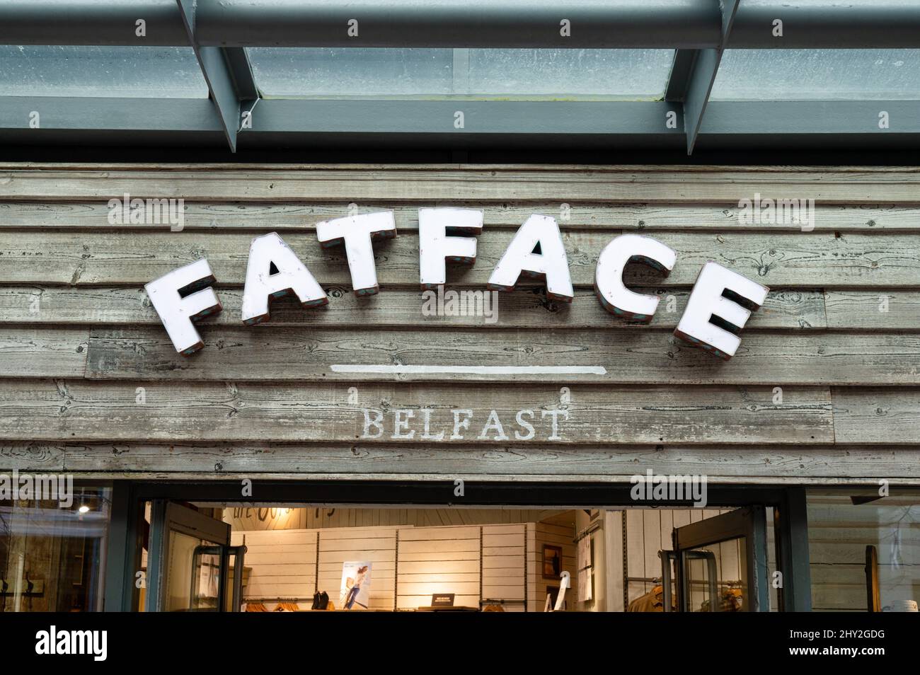 Belfast, Regno Unito- 19 febbraio 2022: Negozio di abbigliamento Fatface a Belfast, Irlanda del Nord. Foto Stock