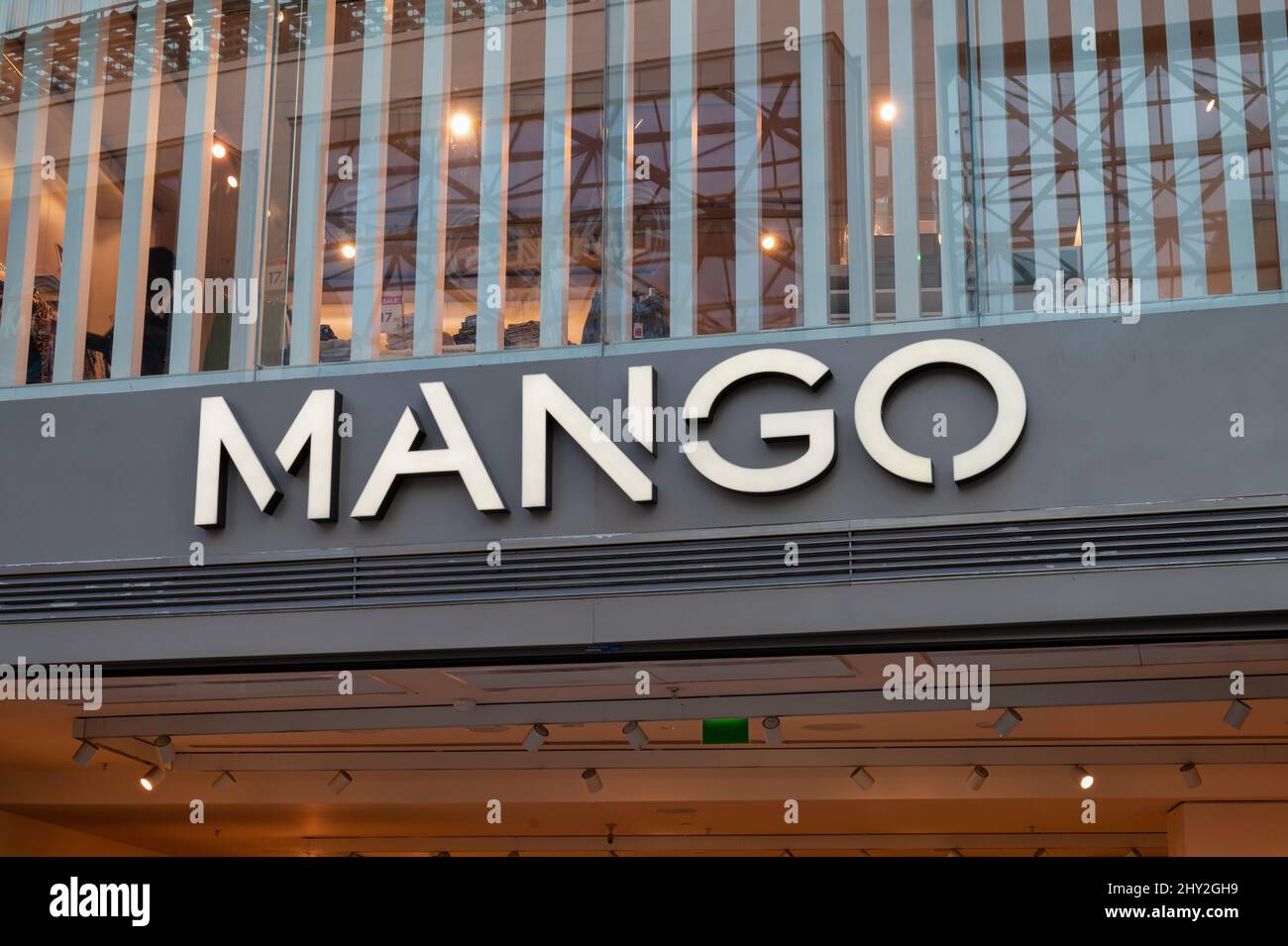 Belfast, UK- 19 febbraio 2022: Negozio di abbigliamento Mango a Belfast, Irlanda del Nord. Foto Stock