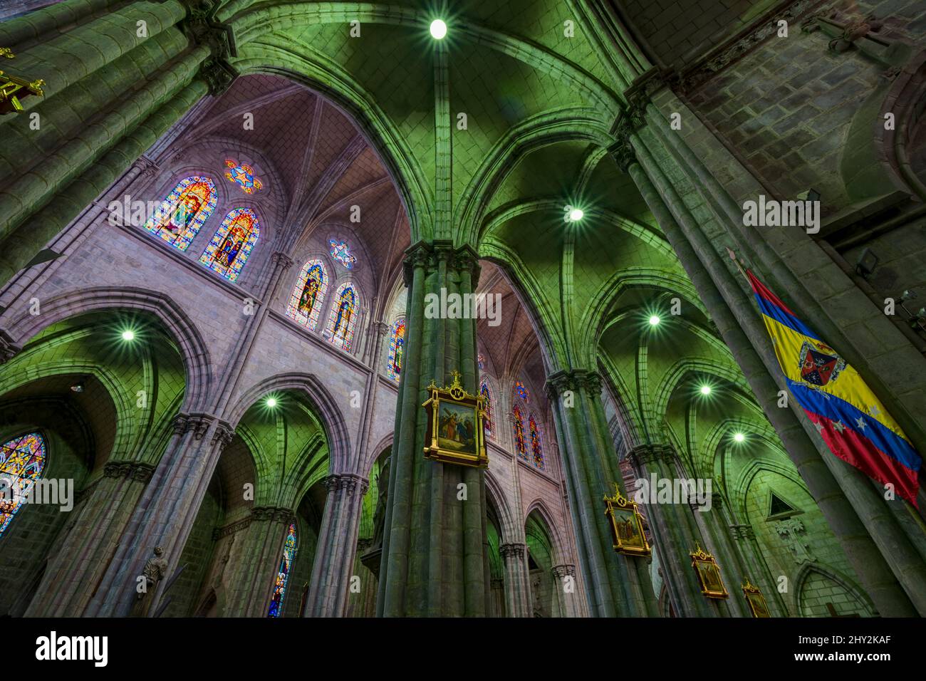 Basilica del voto Nazionale (Basílica del Vato Nacional), Quito, Ecuador Foto Stock