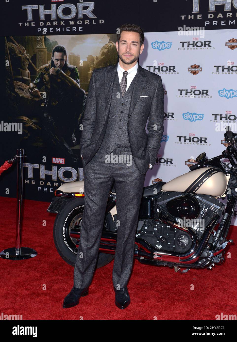 Zachary Levi frequenta la "Thor: The Dark World" Premiere a Los Angeles Foto Stock