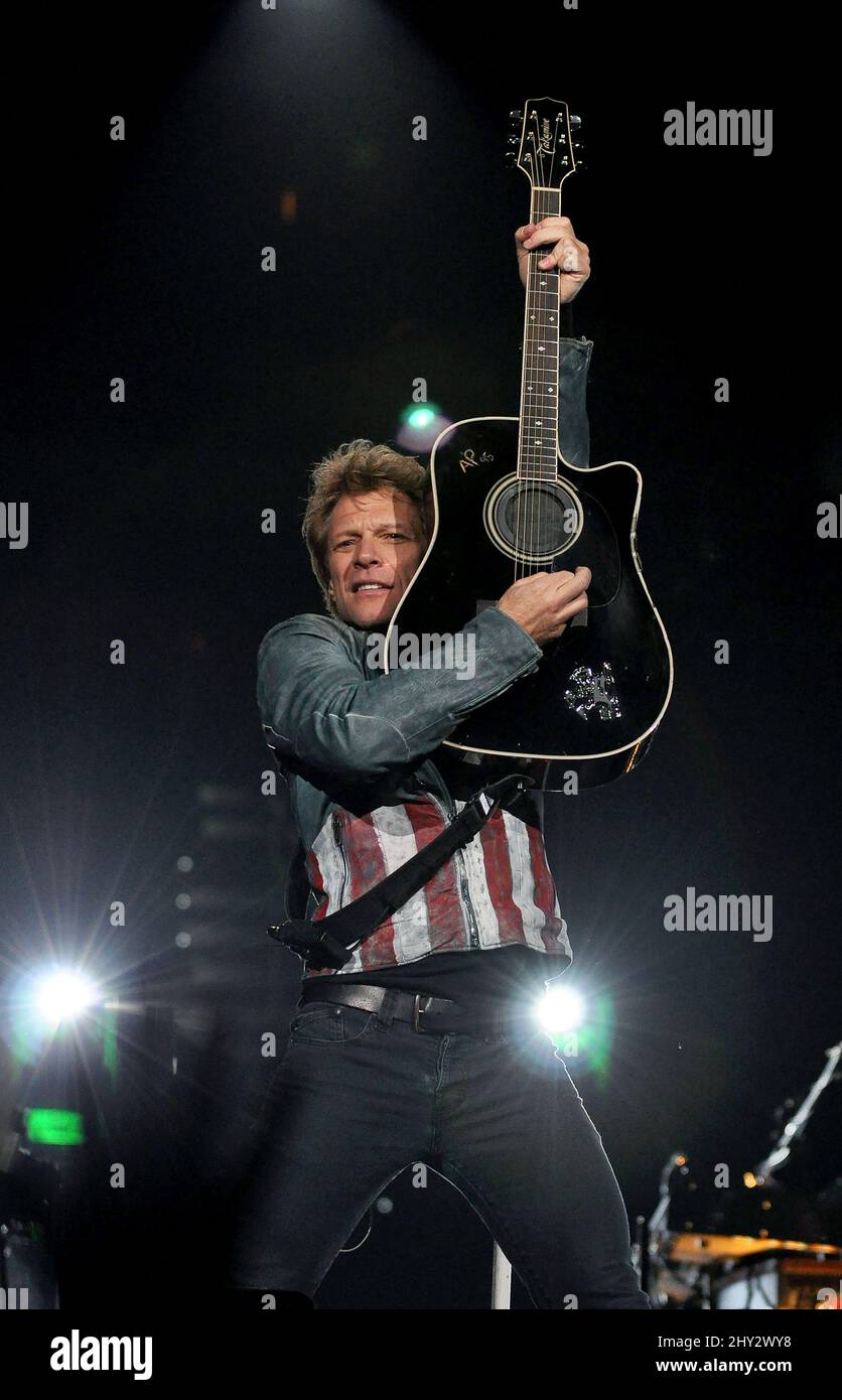 Bon Jovi si esibisce durante il suo tour "perché possiamo" alla PNC Arena Foto Stock