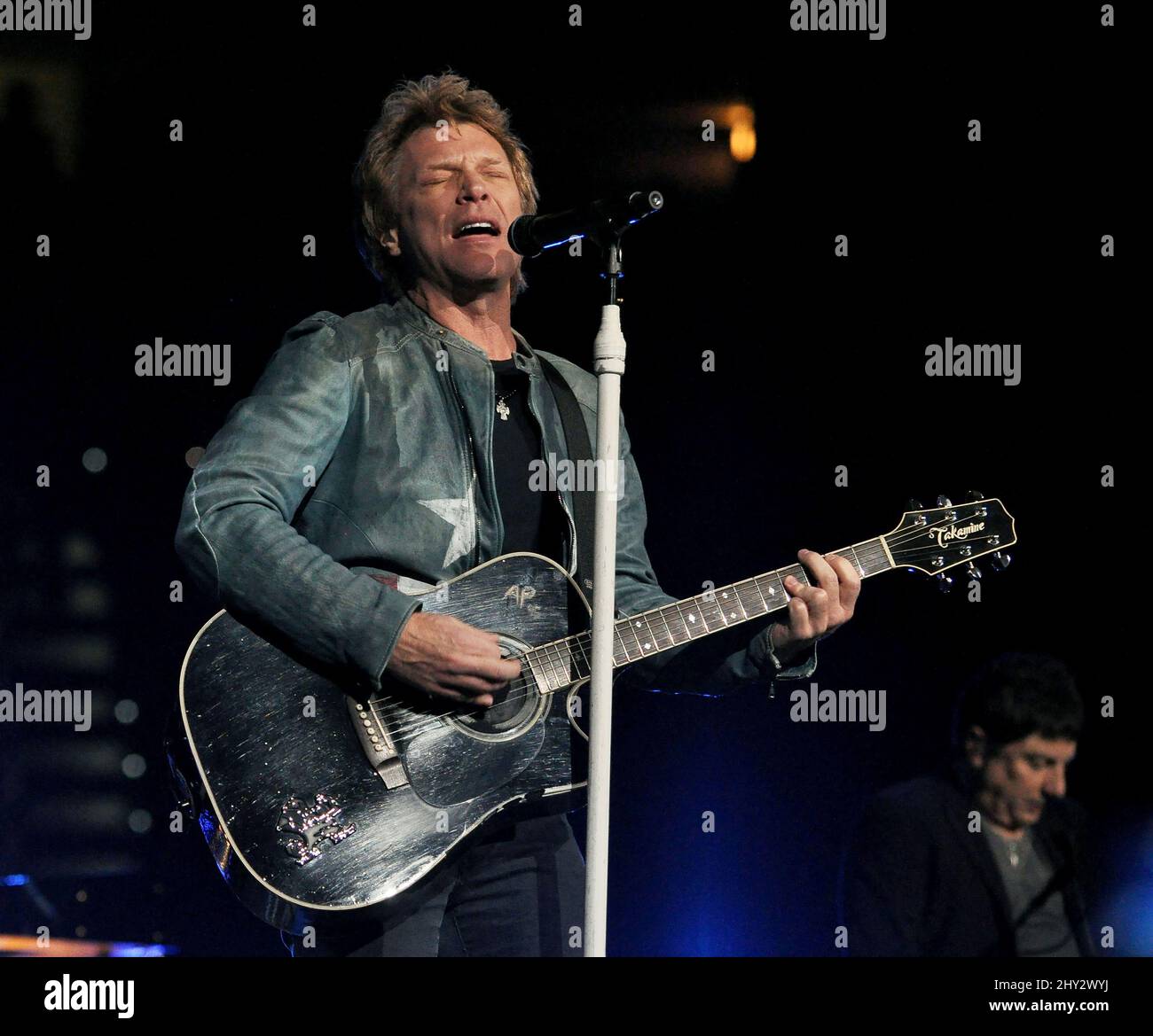 Bon Jovi si esibisce durante il suo tour "perché possiamo" alla PNC Arena Foto Stock