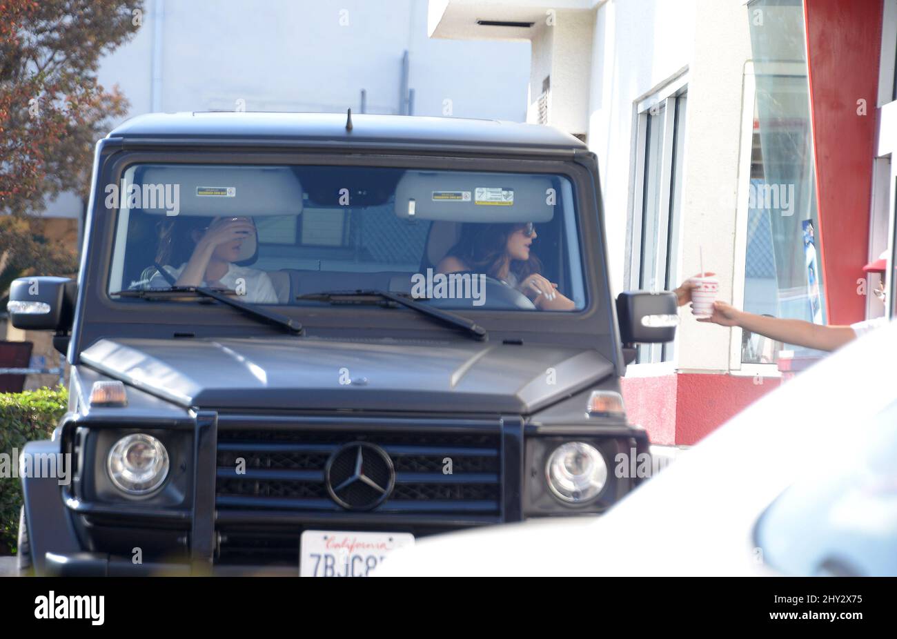 Kylie e Kendall Jenner hanno visto attraversare un viaggio in giro per la  città di Los Angeles Foto stock - Alamy