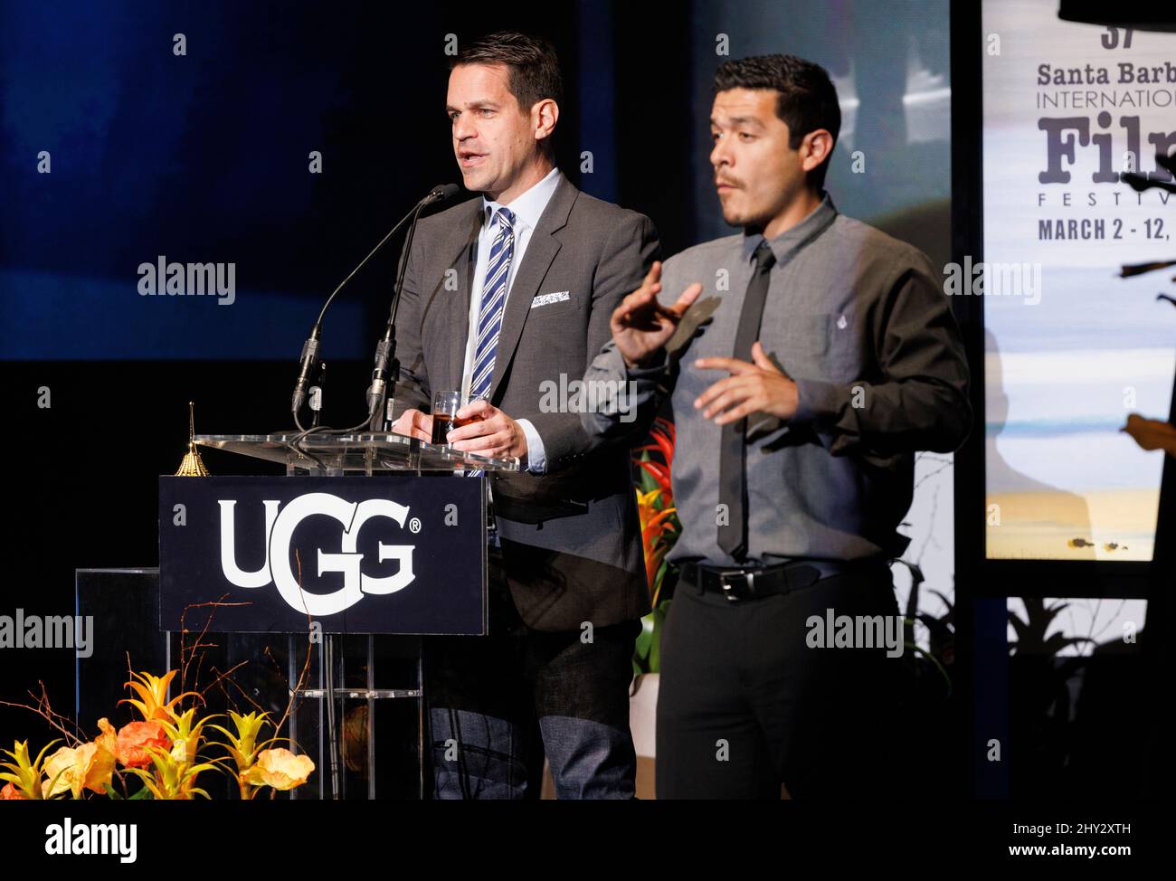 Dave Karger con il traduttore del linguaggio dei segni ai Virtuosos Awards 37th del Santa Barbara International Film Festival Foto Stock