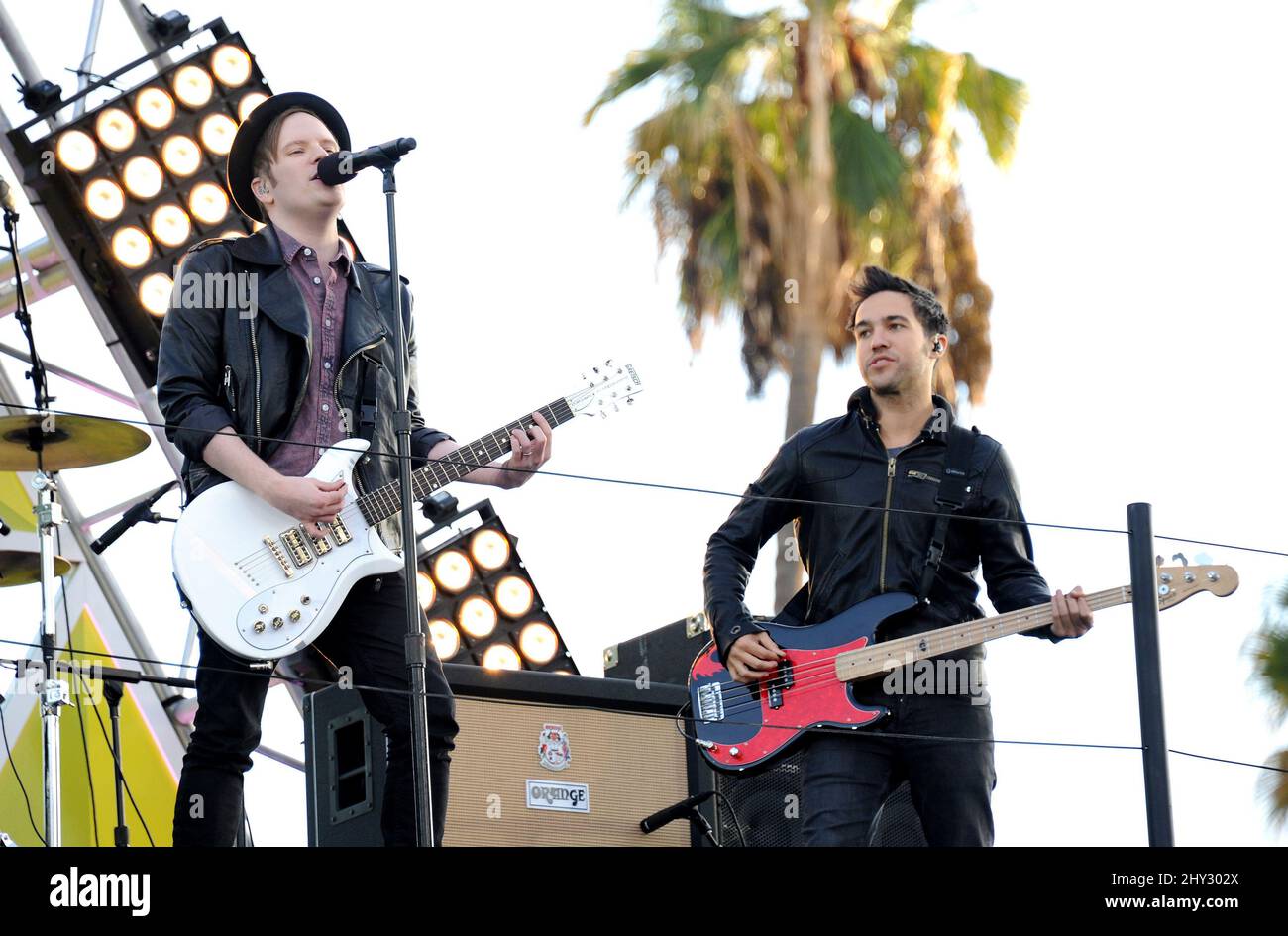 Patrick Stump, Pete Wentz, Fall out Boy che partecipa ai TeenNick HALO Awards tenutisi all'Hollywood Palladium di Los Angeles, California. Foto Stock