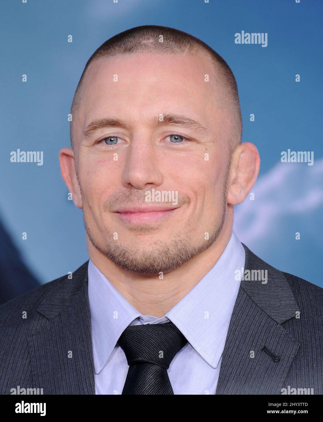 Georges St Pierre partecipa alla prima di Captain America: Winter Soldier a Los Angeles, California. Foto Stock