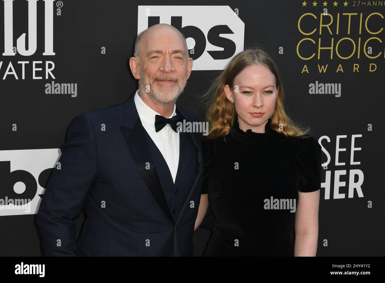 JK Simmons e Olivia Simmons partecipano ai 27th Annual Critics Choice Awards al Fairmont Century Plaza il 13 marzo 2022 a Los Angeles, California. Foto: Casey Flanigan/imageSPACE Credit: Imagespace/Alamy Live News Foto Stock
