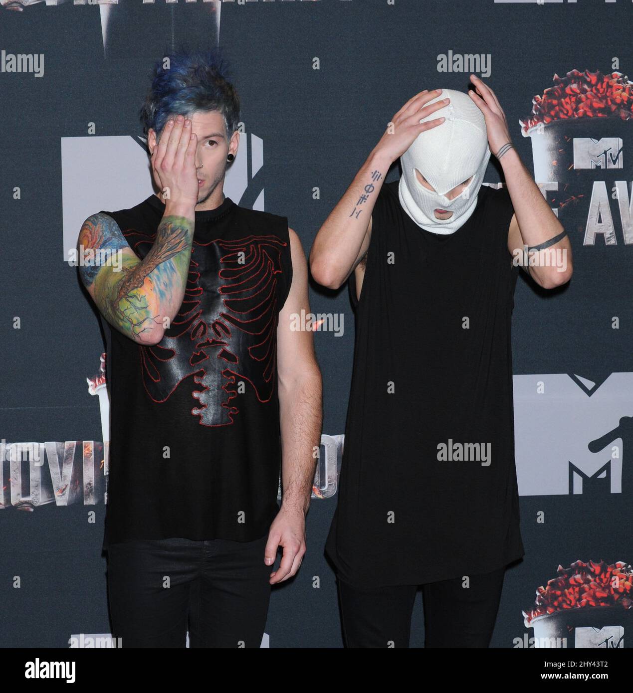 Josh Dun, Tyler Joseph e Twenty One Pilots partecipano alla sala stampa dei premi MTV Movie 2014 a Los Angeles, California. Foto Stock