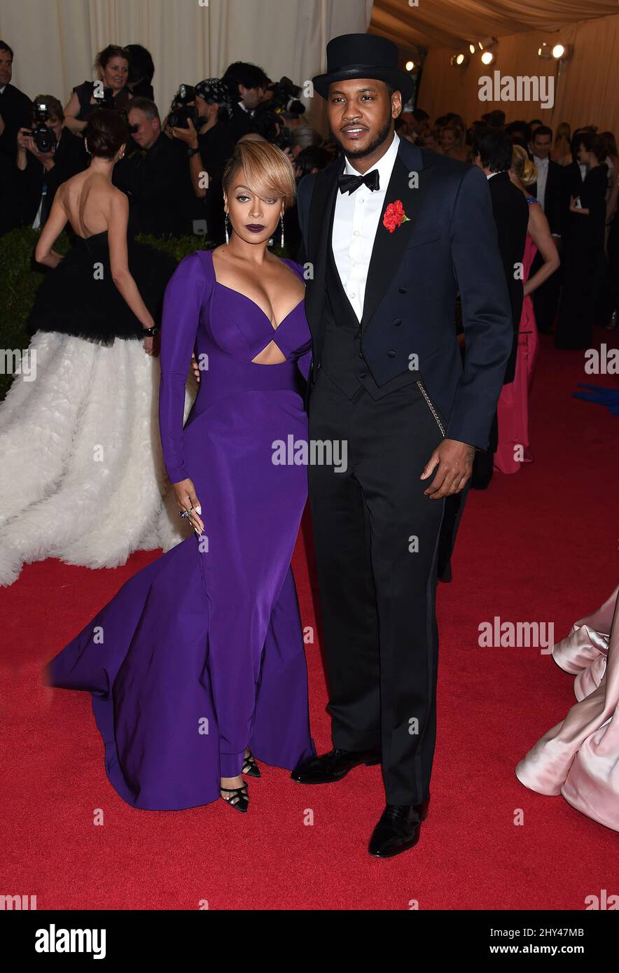 Carmelo Anthony & Lala Anthony arriva al Costume Institute Benefit ha incontrato Gala per celebrare l'apertura del Charles James, Beyond Fashion Exhibition e del nuovo Anna Wintour Costume Center. Il Metropolitan Museum of Art di New York. Foto Stock