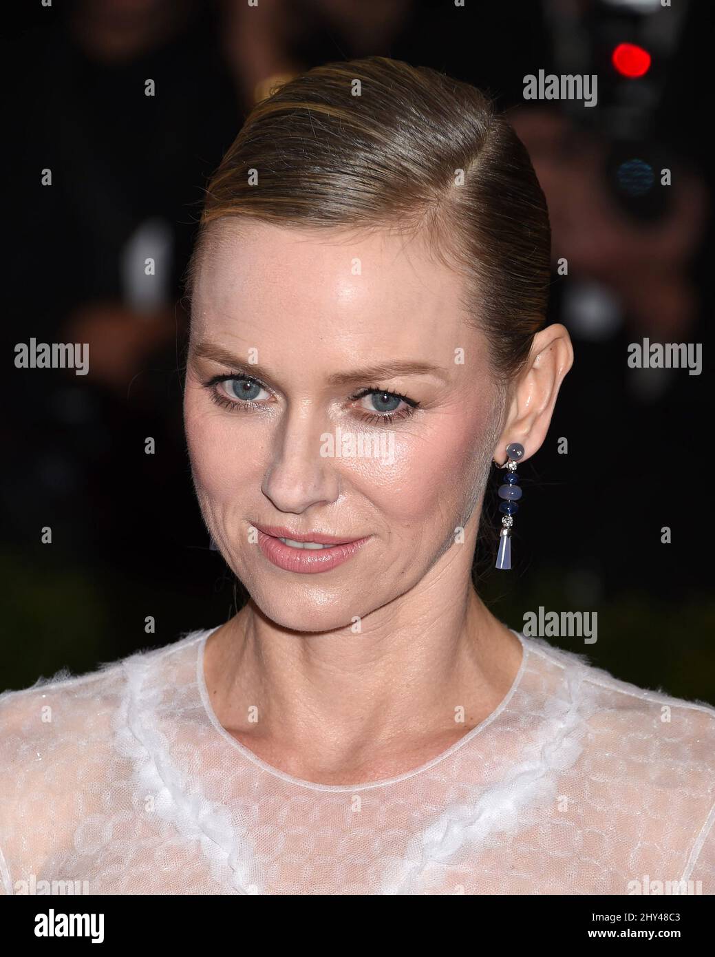 Naomi Watts in arrivo al Costume Institute Benefit Gala Met per celebrare l'apertura della Charles James, Beyond Fashion Exhibition e del nuovo Centro Costume Anna Wintour. Il Metropolitan Museum of Art di New York. Foto Stock