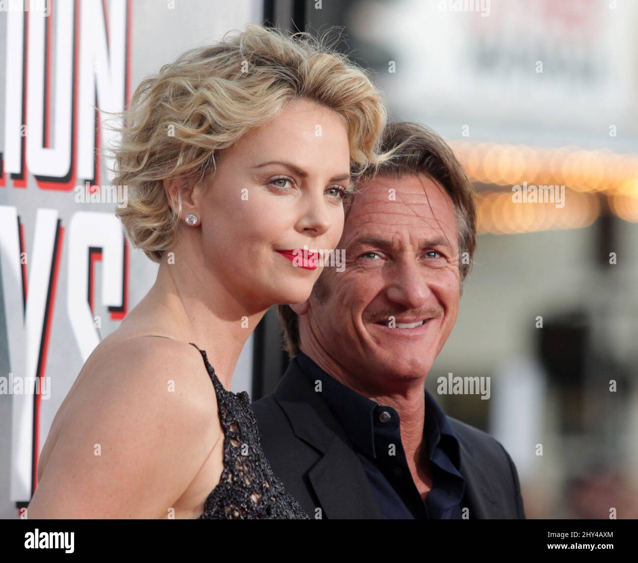 Charlize Theron & Sean Penn arriva alla prima di un milione di modi per morire in Occidente a Los Angeles, CA, USA, 15 maggio 2014. Foto Stock