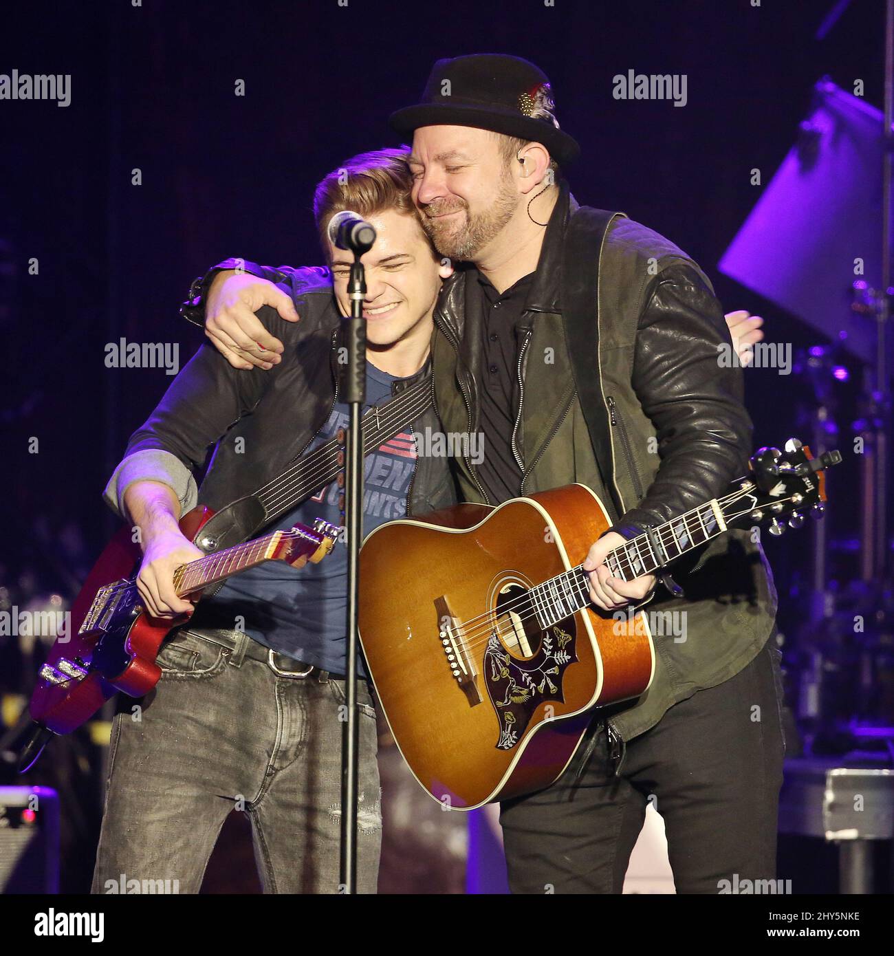3 novembre 2014 Nashville, Tn. Hunter Hayes e Kristian Bush USO Moments 2014 Street Party tenuto presso la Bridgestone Arena Foto Stock