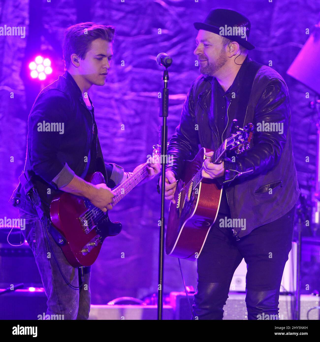 3 novembre 2014 Nashville, Tn. Hunter Hayes e Kristian Bush USO Moments 2014 Street Party tenuto presso la Bridgestone Arena Foto Stock