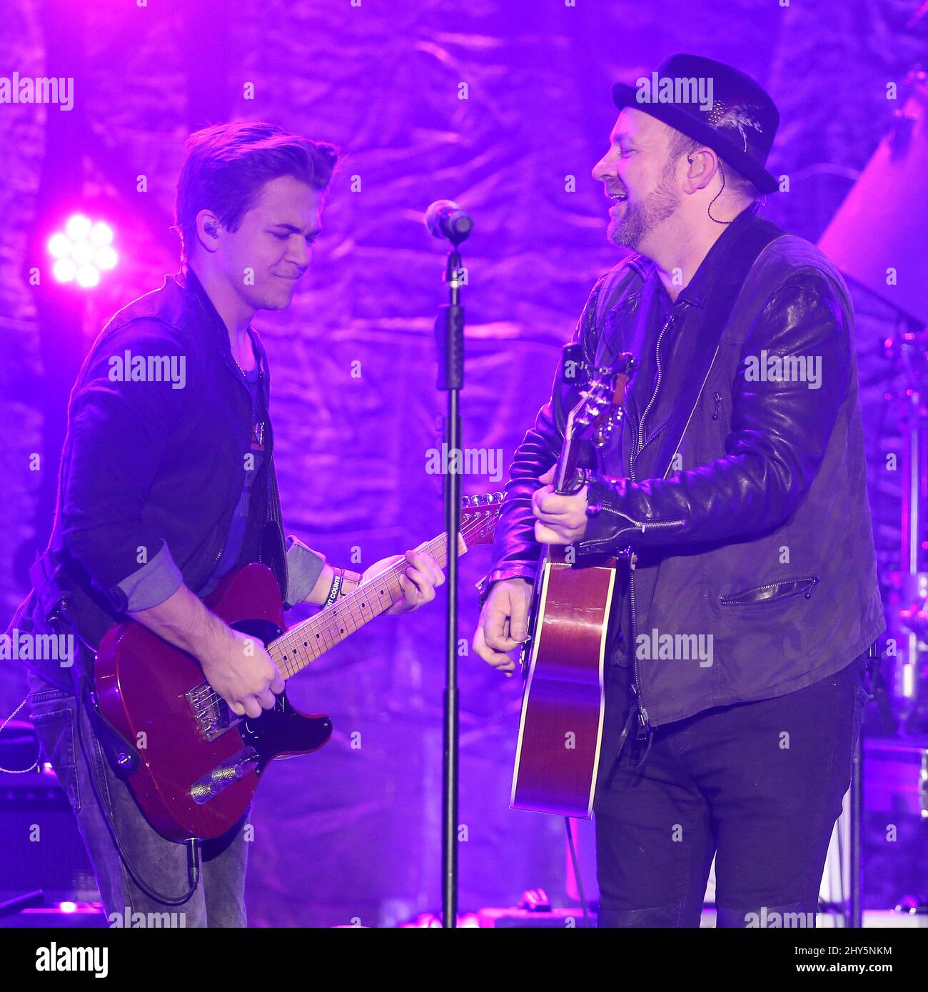 3 novembre 2014 Nashville, Tn. Hunter Hayes e Kristian Bush USO Moments 2014 Street Party tenuto presso la Bridgestone Arena Foto Stock