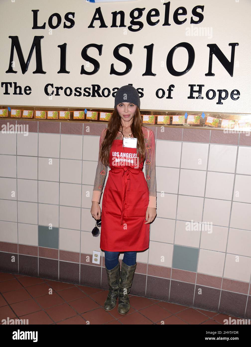 Oksana Grigorieva partecipa al pasto del Ringraziamento della Missione di Los Angeles per i senzatetto tenutosi alla Missione di Los Angeles in California, USA. Foto Stock