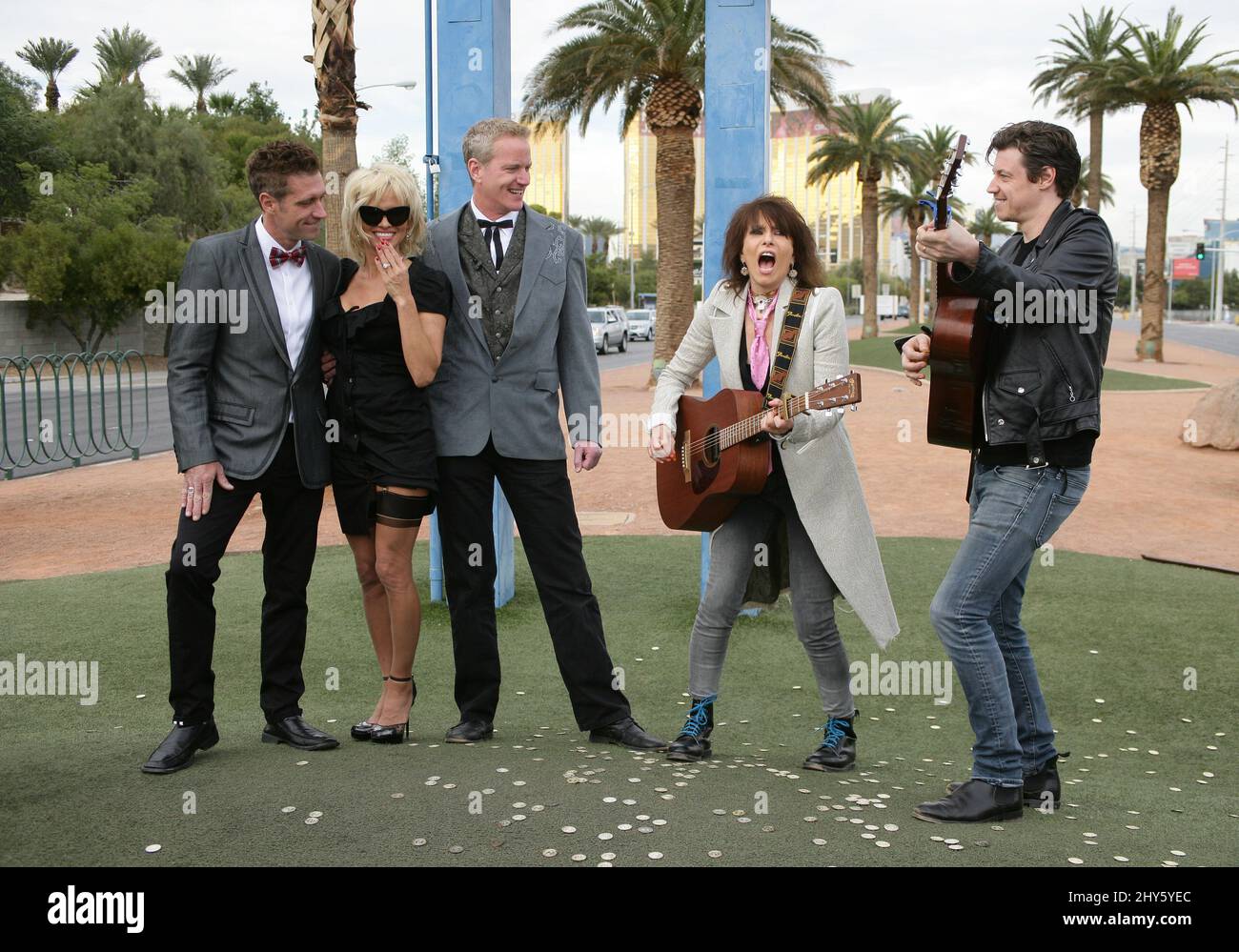 Jack Ryan, Pamela Anderson, Dan Mathews, Chrissie Hynde, James W al matrimonio gay di Dan Mathews di PETA e Jack Ryan, Las Vegas. Foto Stock