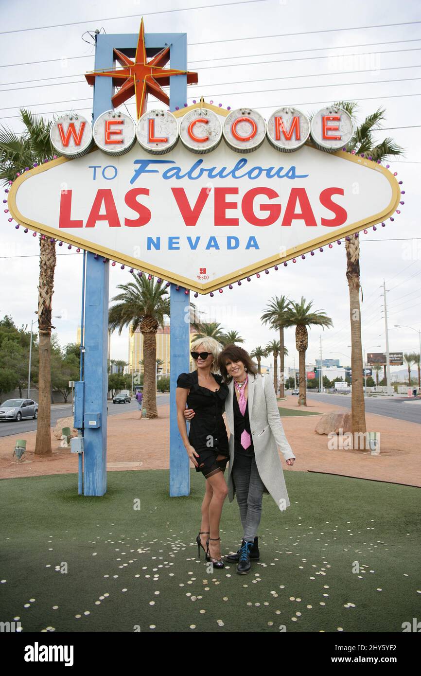 Pamela Anderson, Chrissie Hynde al matrimonio gay di Dan Mathews di PETA e Jack Ryan, Las Vegas. Foto Stock