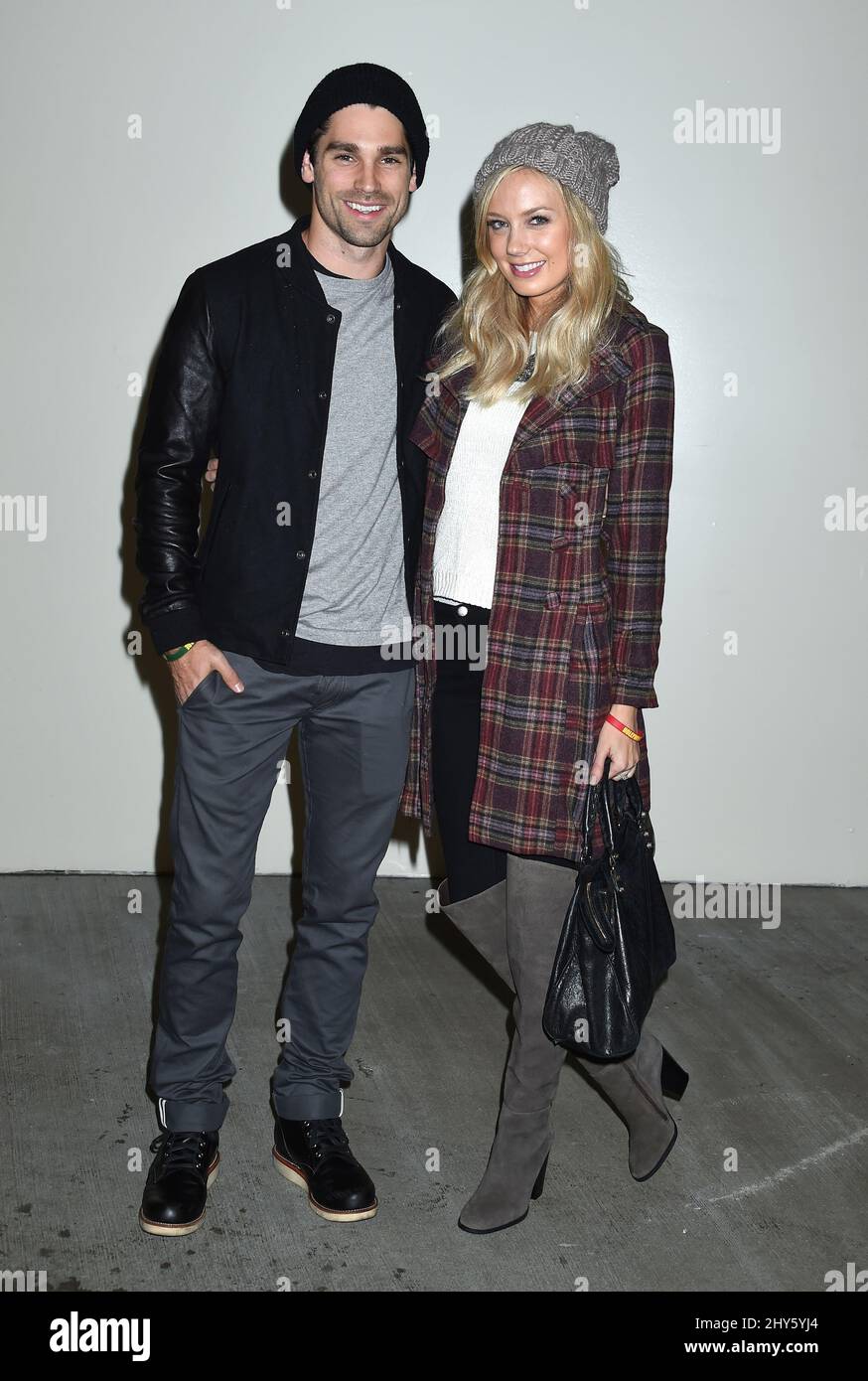 Justin Gaston e Melissa Ordway durante l'annuale sfilata di Natale di Hollywood 83rd arrivi su Hollywood Blvd, Los Angeles. Foto Stock