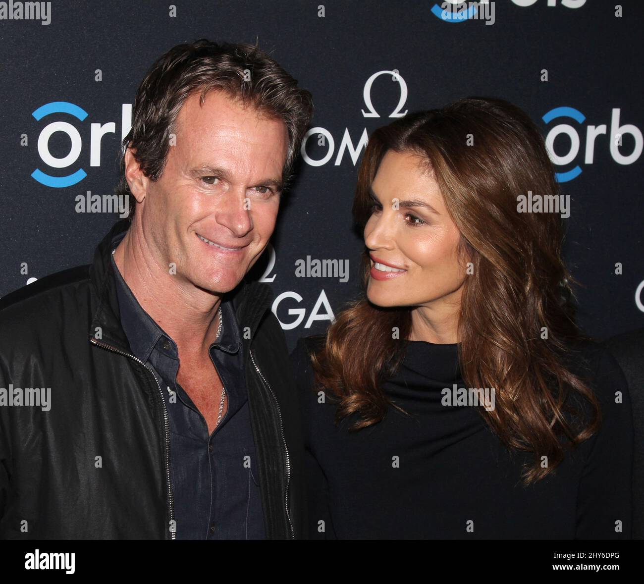 Cindy Crawford e ospite che festeggiano la proiezione del film "Hospital in the Sky" di Omega e Orbis International alla New York Historical Society 5 febbraio 2015 New York City, NY. Foto Stock