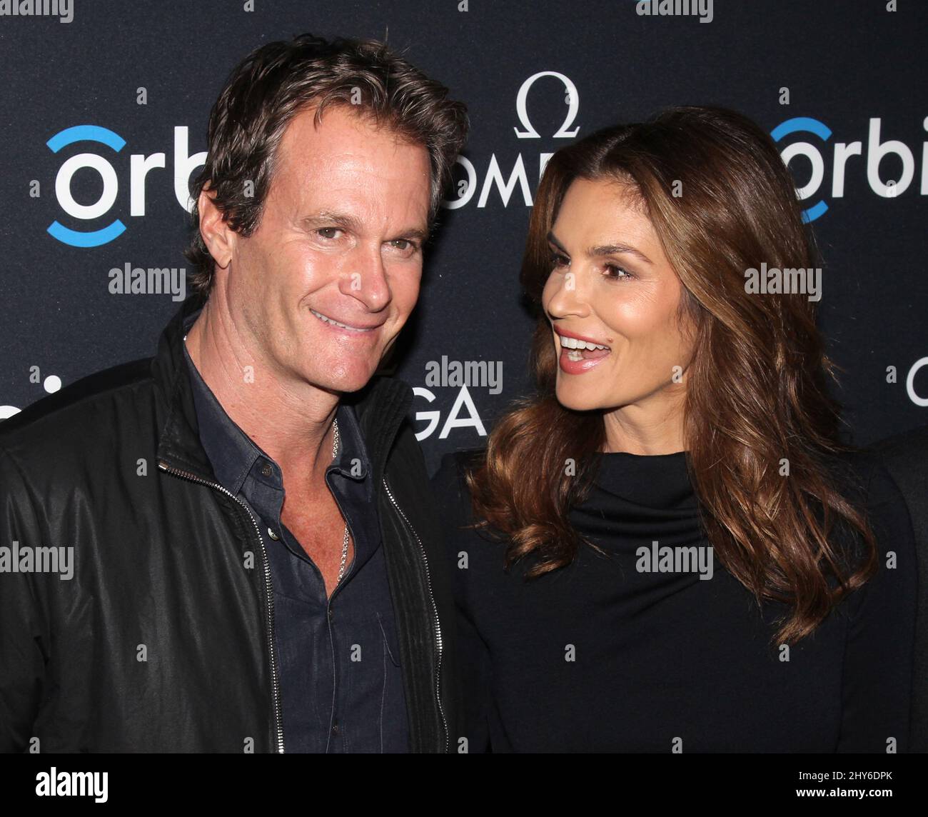 Cindy Crawford e ospite che festeggiano la proiezione del film "Hospital in the Sky" di Omega e Orbis International alla New York Historical Society 5 febbraio 2015 New York City, NY. Foto Stock