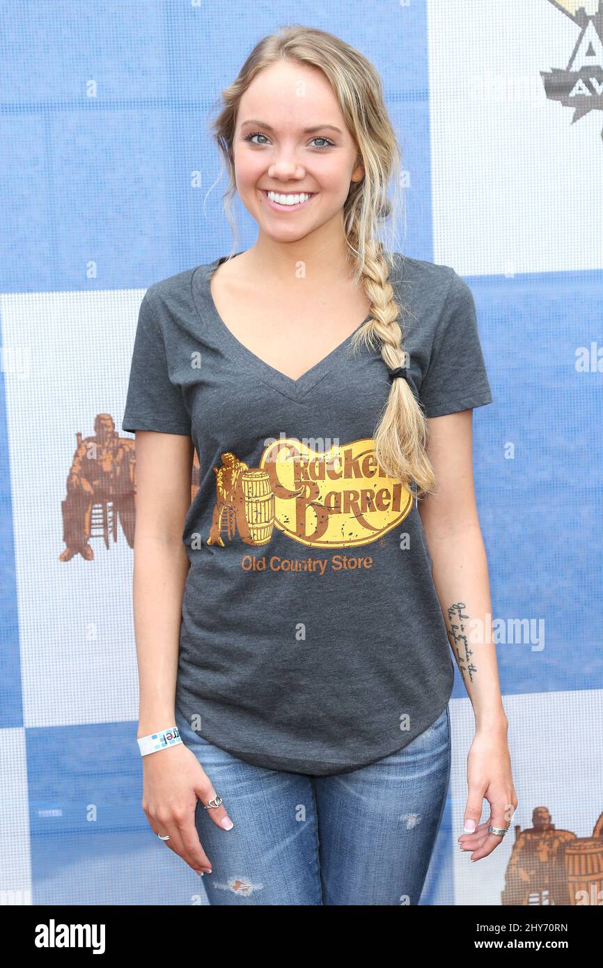 Danielle Bradbery partecipa al Cracker Barrel Old Country Store Country Dama Challenge ad Arlington, Texas. Foto Stock