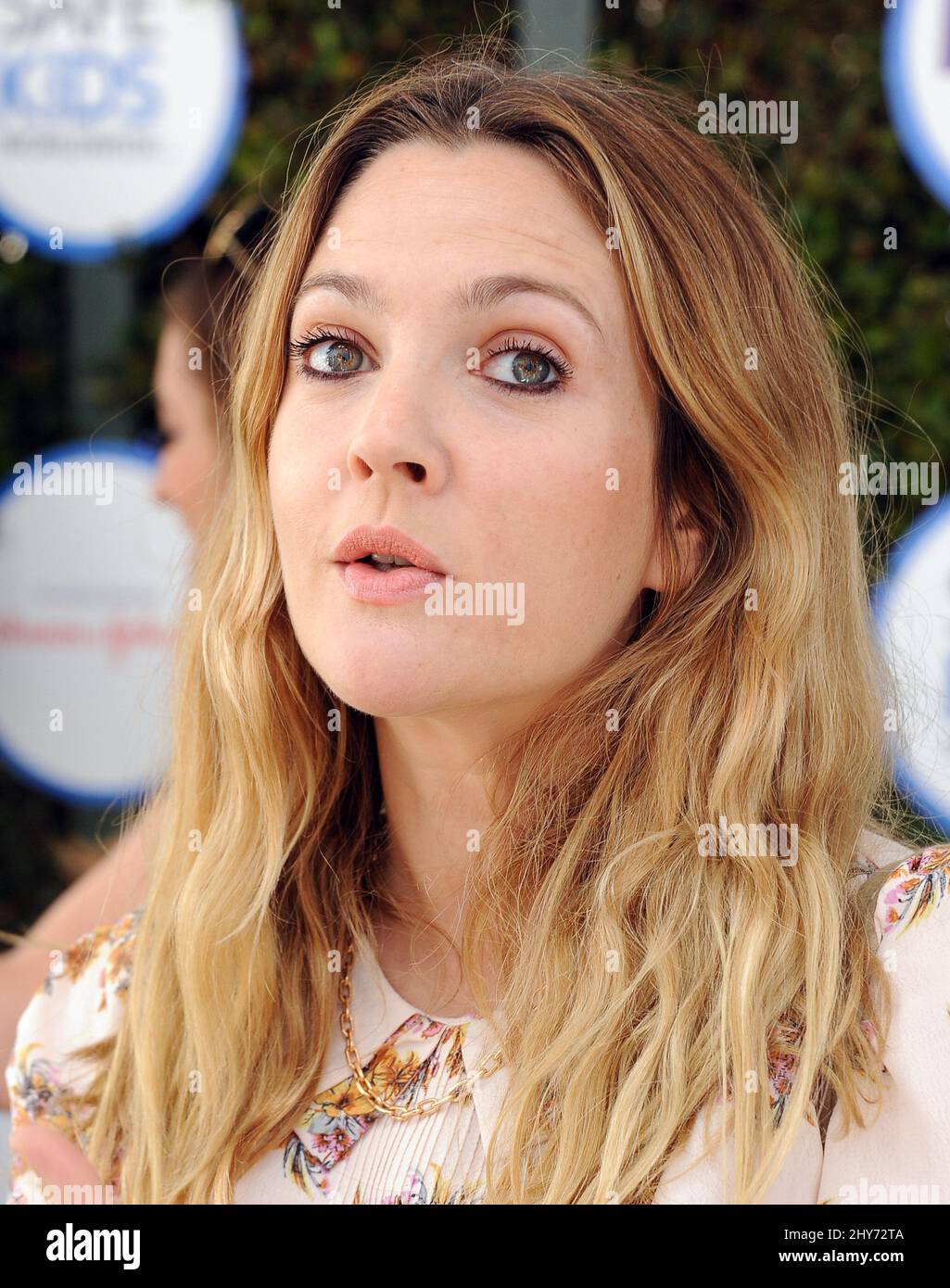 Ha disegnato Barrymore partecipando all'evento Safe Kids Day, Los Angeles Foto Stock