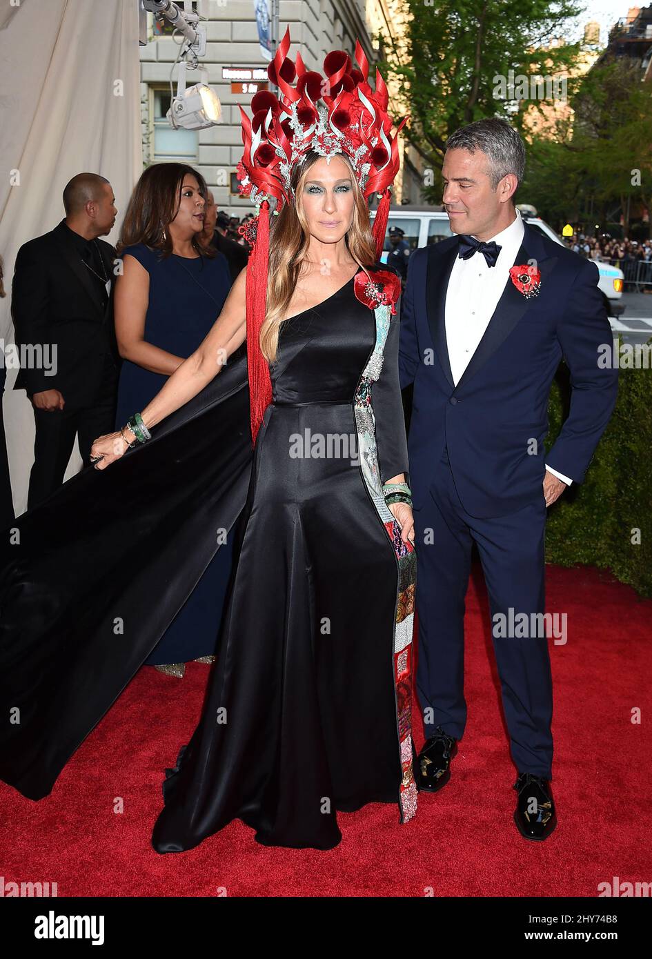 Sarah Jessica Parker e Andy Cohen hanno partecipato al Metropolitan Museum of Art Met Gala, a New York City, USA. Foto Stock