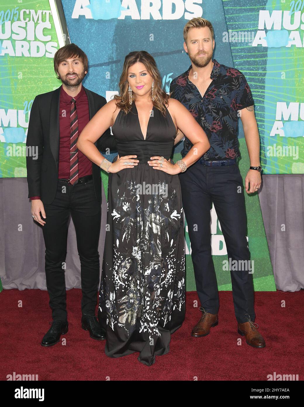 Dave Haywood, Hillary Scott, Charles Kelley, Lady Antebellum che partecipano al CMT Music Awards 2015 Foto Stock