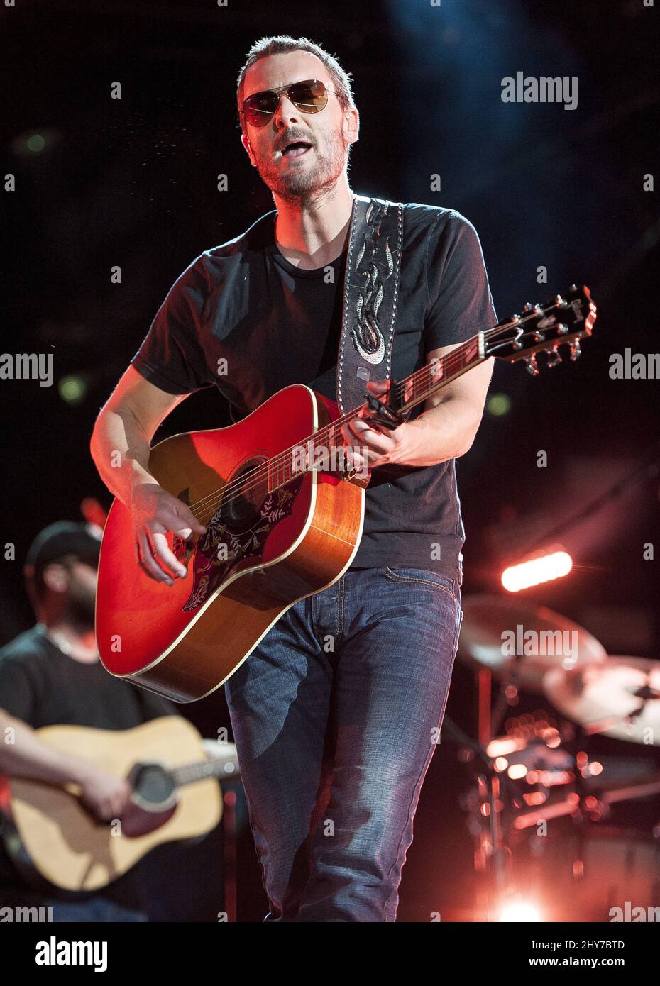 Eric Church si esibisce dal vivo sul palco durante le esibizioni del CMA Music Festival del 2015 al LP Field. Foto Stock