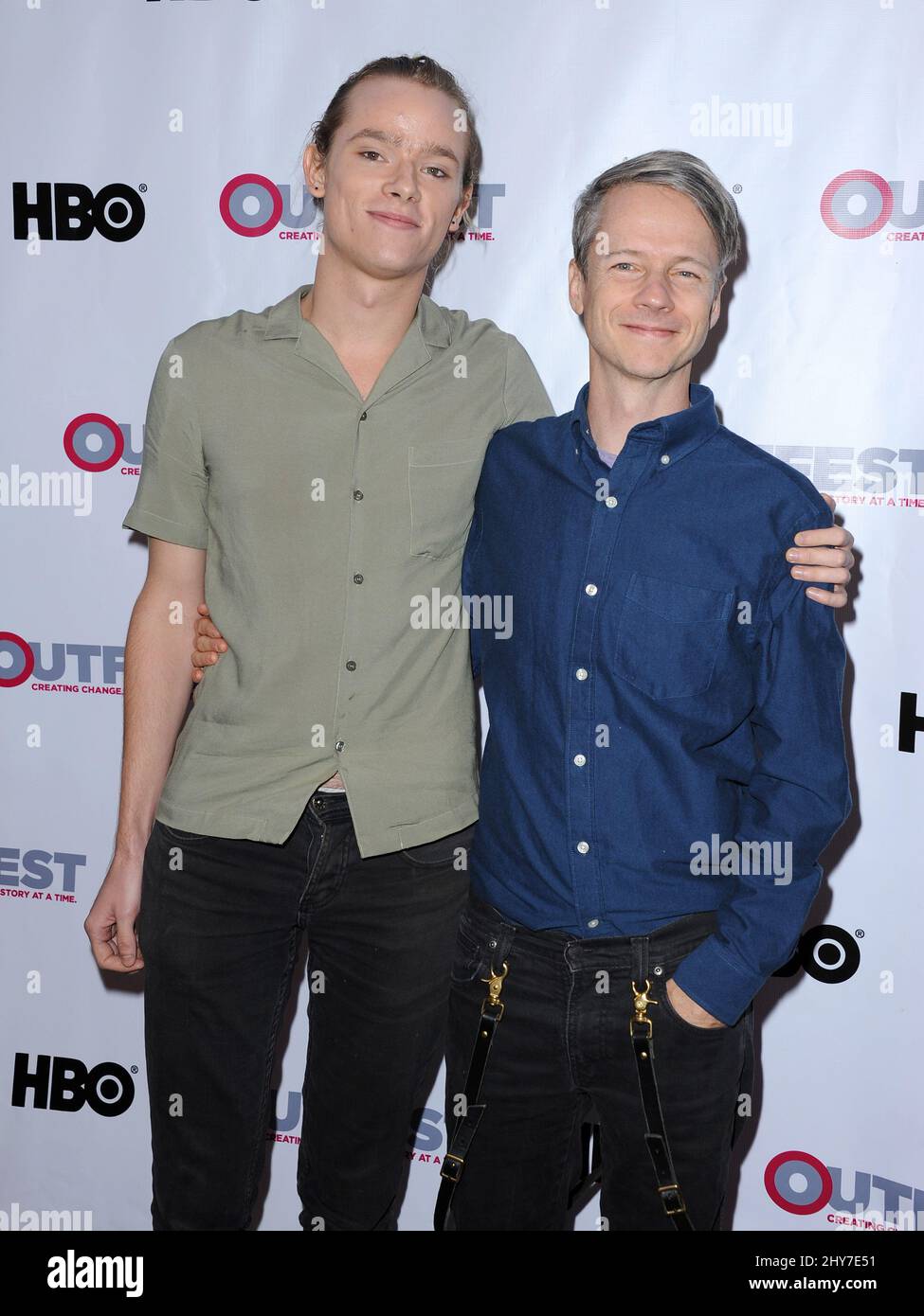 John Cameron Mitchell arriva per l'Outfest di Los Angeles LGBT Film Festival 2015 apertura serata di gala di 'TIG' tenuto al Teatro Orpheum di Los Angeles. Foto Stock