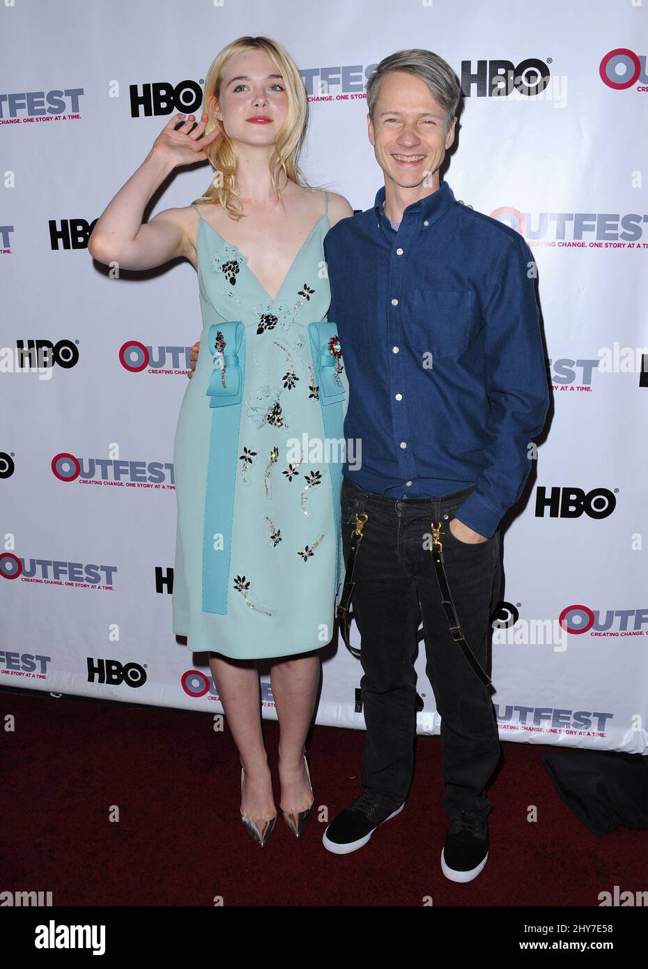 Elle Fanning, John Cameron Mitchell in arrivo per l'Outfest 2015 di Los Angeles LGBT Film Festival apertura Night Gala di 'TIG' tenuto al Teatro Orpheum di Los Angeles. Foto Stock