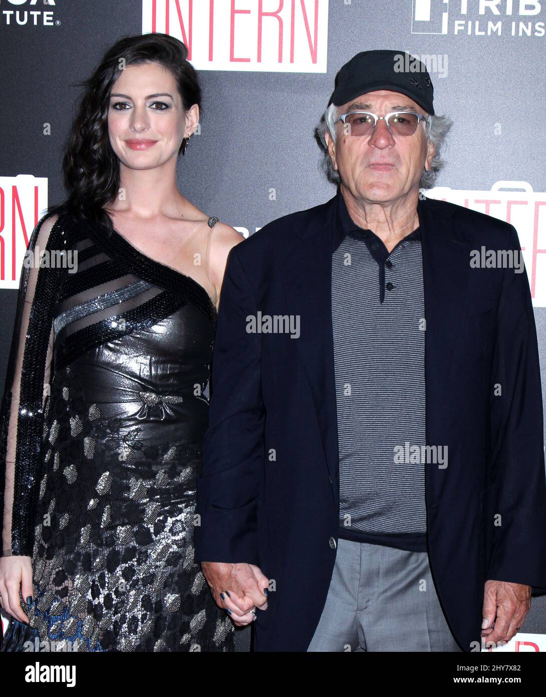 Anne Hathaway e Robert De Niro sono presenti al 'The Intern' World Premiere - tenuto al Teatro Ziegfeld il 21 settembre 2015. Foto Stock