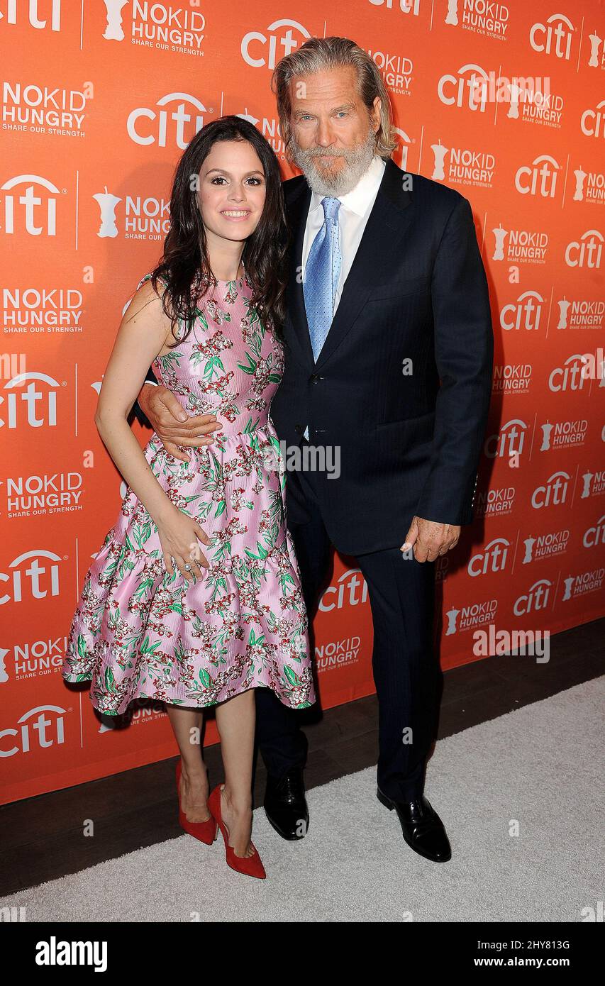 Rachel Bilson e Jeff Bridges frequentano la cena no Kid Hungry Benefit al Four Seasons Hotel di Los Angeles, California, USA. Foto Stock