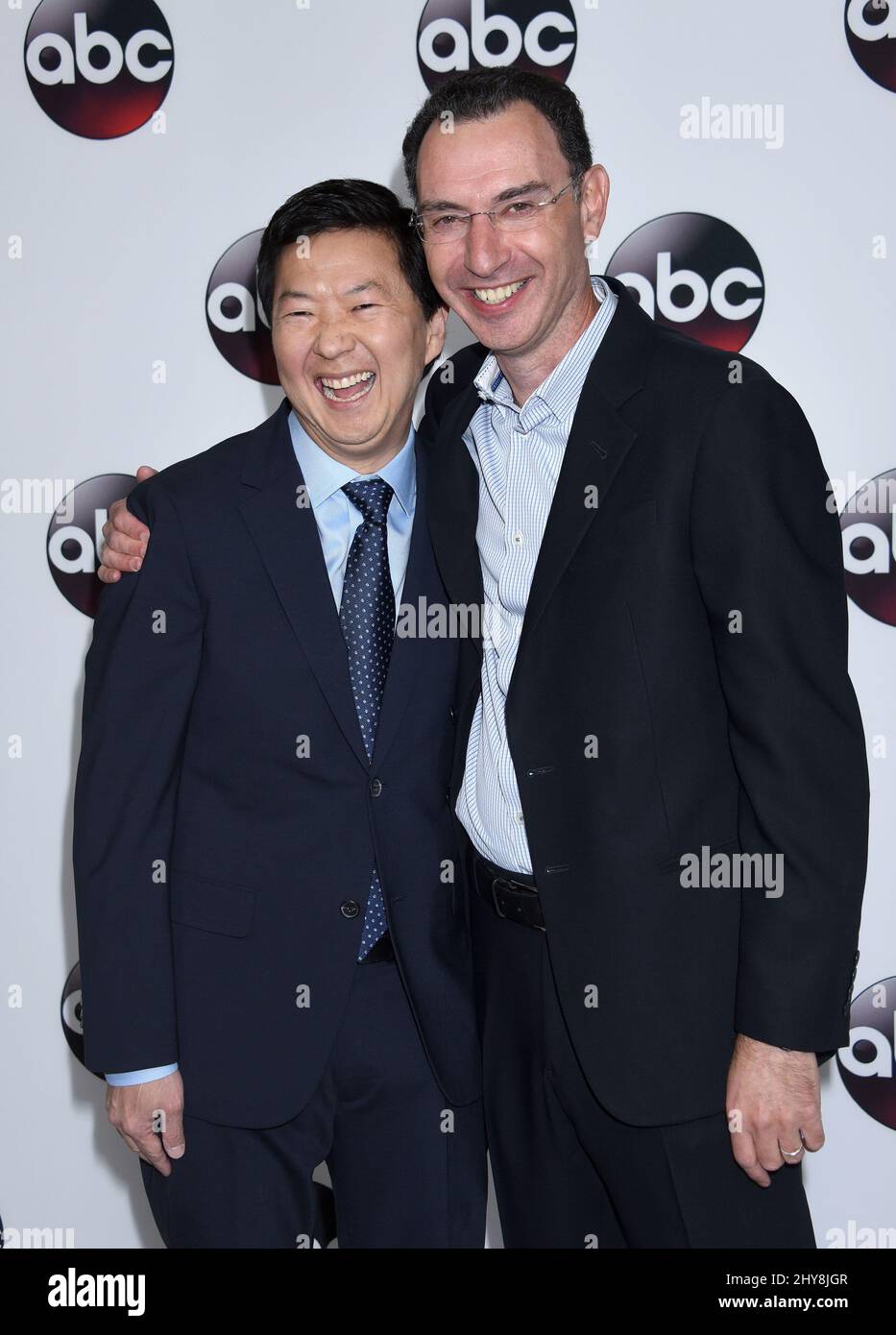 Ken Jeong e Paul Lee che partecipano al Disney ABC Television Group ospita il Tour della Stampa invernale 2016 TCA Foto Stock