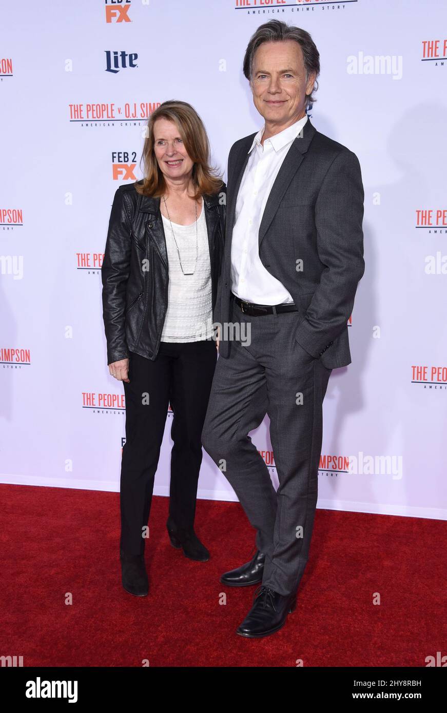 Bruce Greenwood e la moglie Susan Devlin frequentano il People v. O.J. Simpson American Crime Story Screening tenuto al Westwood Village Theatre Foto Stock