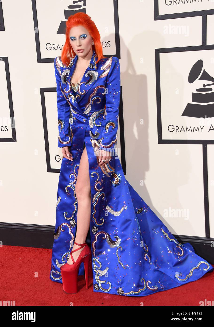 Lady Gaga arriva ai Grammy Awards 58th che si tengono allo Staples Center di Los Angeles Foto Stock