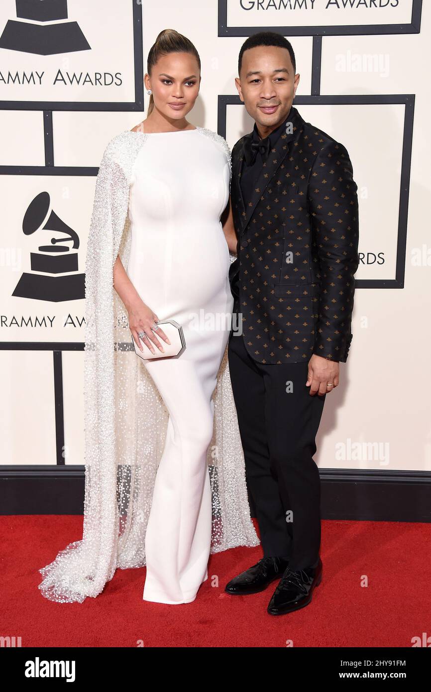 John Legend & Chrissy Teigen arriva al Grammy Awards 58th che si tiene presso lo Staples Center di Los Angeles Foto Stock