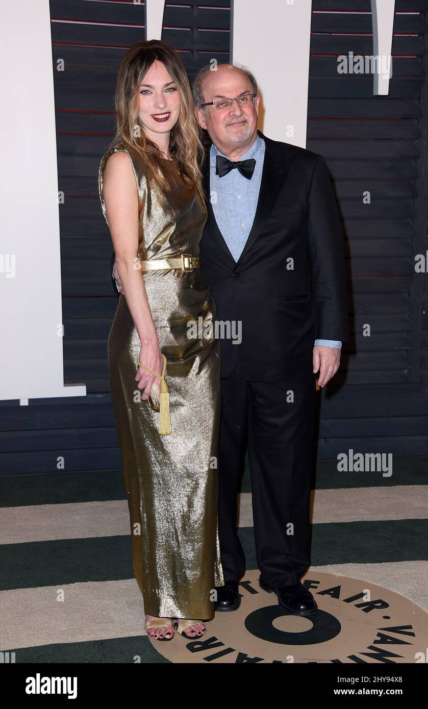 Salman Rushdie partecipa al Vanity Fair Oscar Party 2016 ospitato da Graydon carter tenuto presso il Walis Annenberg Center for the Performing Arts Foto Stock
