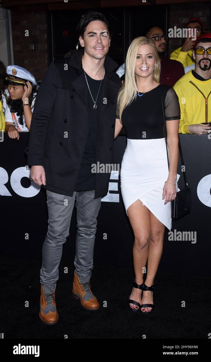 Tom Sandoval e Ariana Madix preserte 'The Brothers Grimsby' Los Angeles Premiere tenuto al Village Theatre. Foto Stock