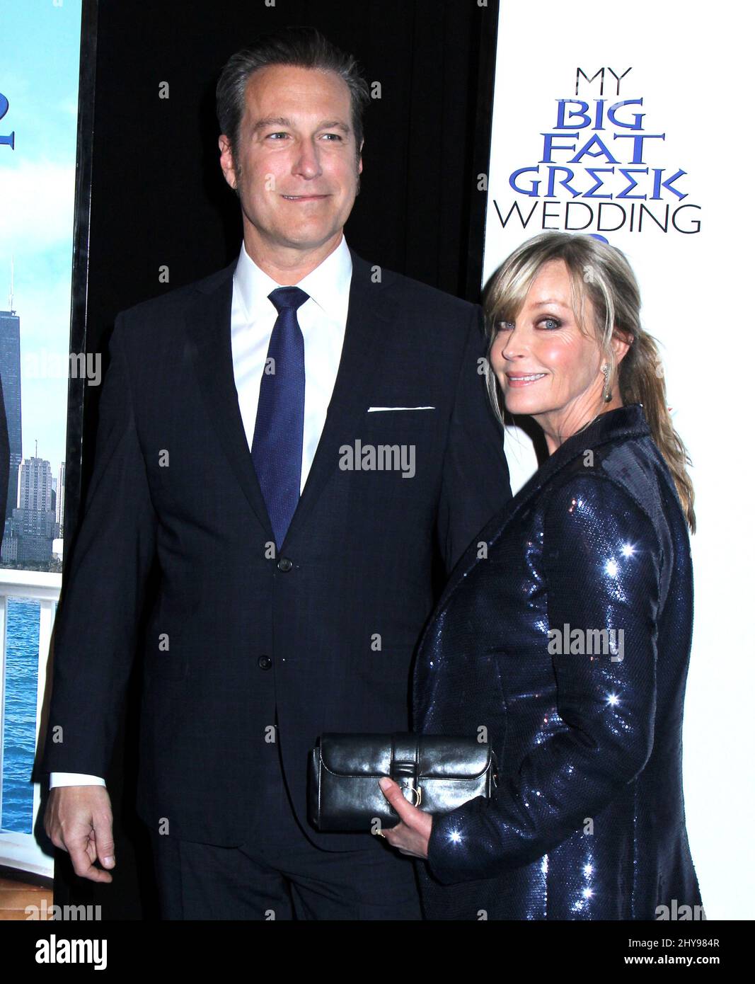 John Corbett e Bo Derek partecipano alla prima di New York del mio Grande matrimonio Greco grasso 2. Foto Stock