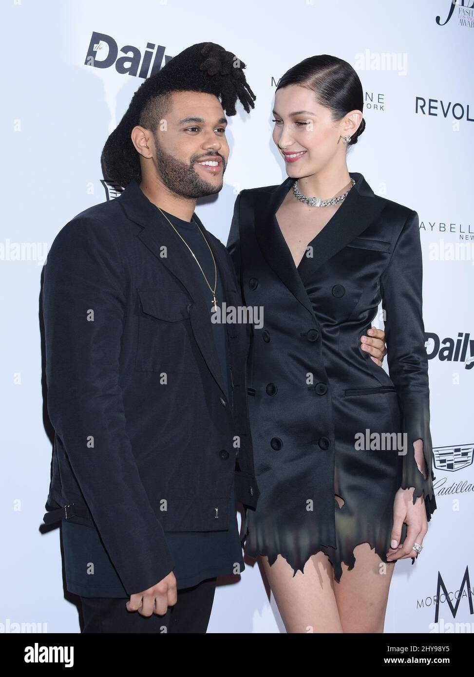 Il Weeknd e Bella Hadid partecipano ai Daily Front Rows Fashion LA Awards che si tengono presso il Sunset Tower Hotel a Los Angeles USA. Foto Stock